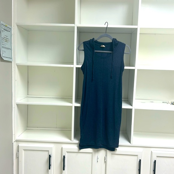 Dress - Picture 1 of 7